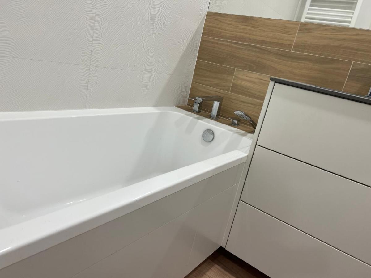 Apartament Mieszczanski Klima-Parkigfree2X-Netflix-Youtube Wroclaw Exterior photo